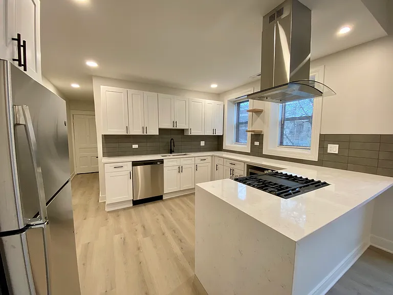 1034 W Belmont Ave #2F — Photo 11