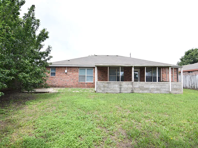 2107 Miller St — Photo 17