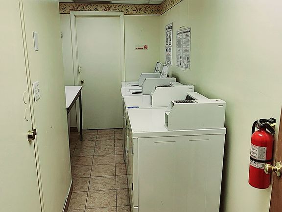 5th image of 256 Belleville Ave APT B3