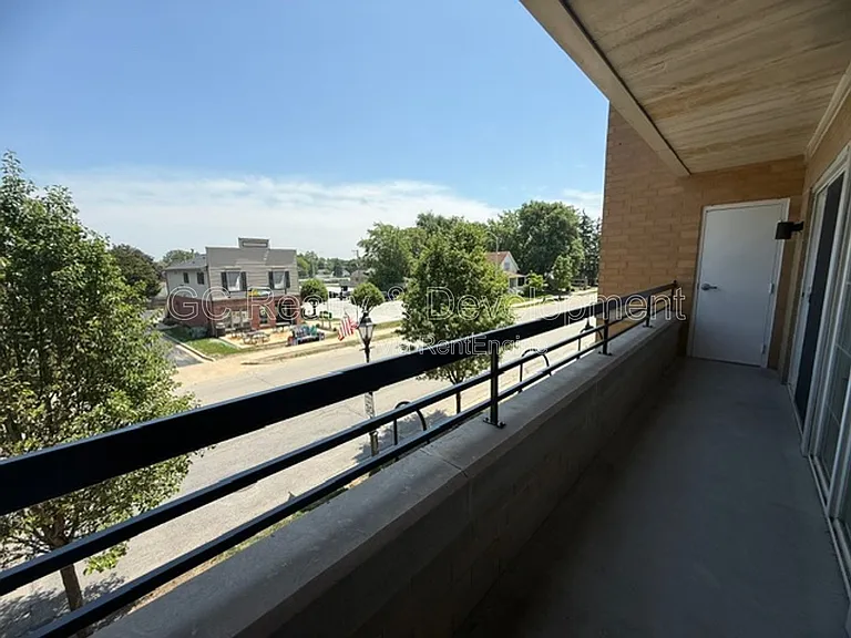17212 Oak Park Ave #2SE — Photo 21