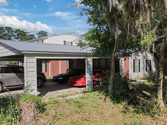 3rd image of 411 SE Evergreen Dr