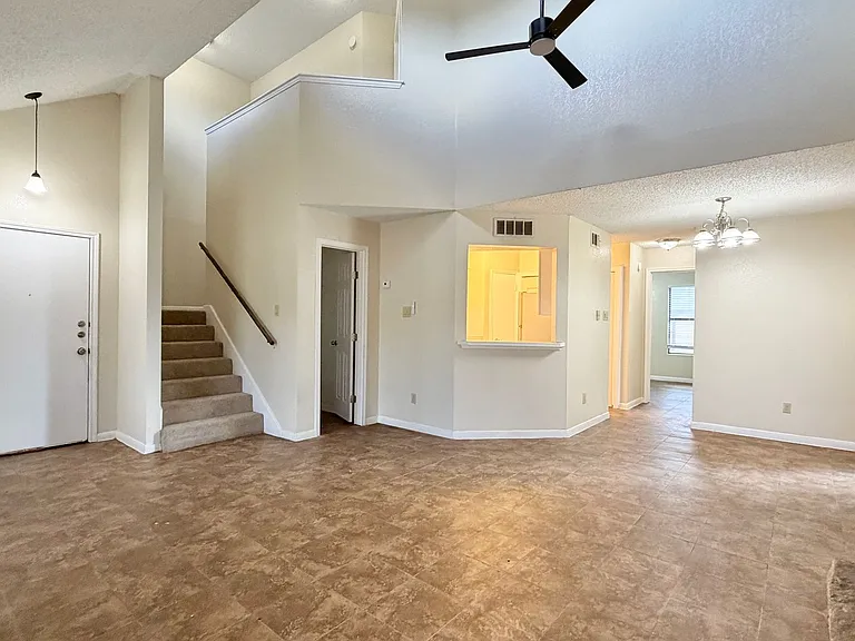 1703 Horseshoe Cir — Photo 3