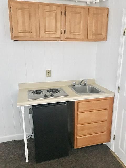 2nd image of 405 Beacon St APT 6L