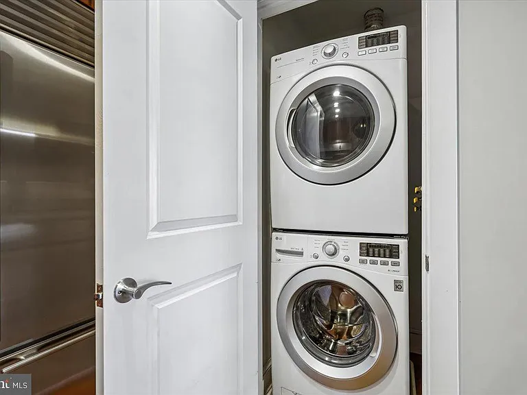 215 I St NE #103 — Photo 16