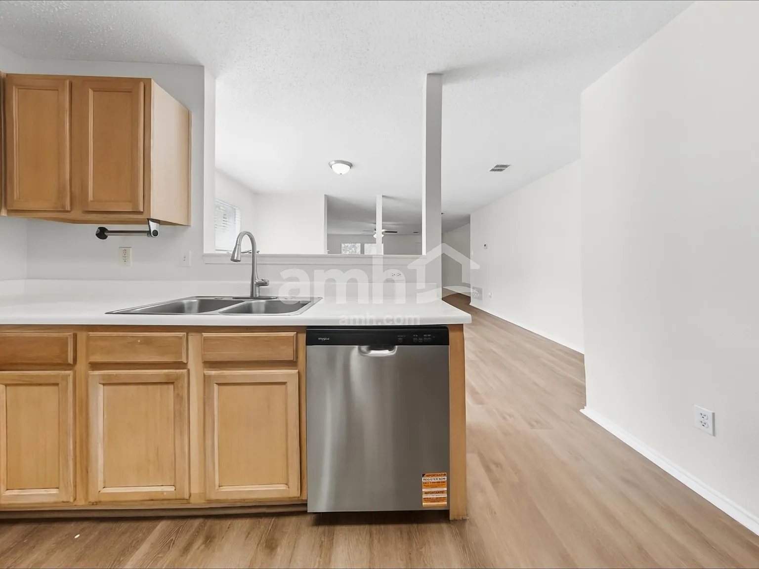 3 bed, 2.0 bath, 1816 sqft, $2,195 — Photo 4