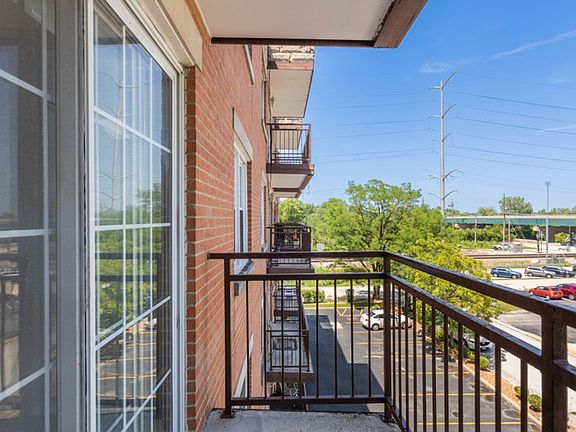 3rd image of 8733 Willow Blvd APT 3D