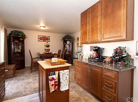 4th image of 1455 Camelot Dr