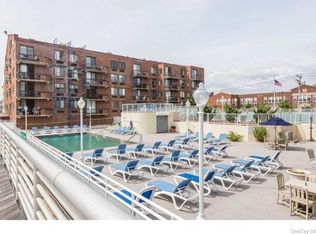 750 W Broadway APT 2R, Long Beach, NY 11561