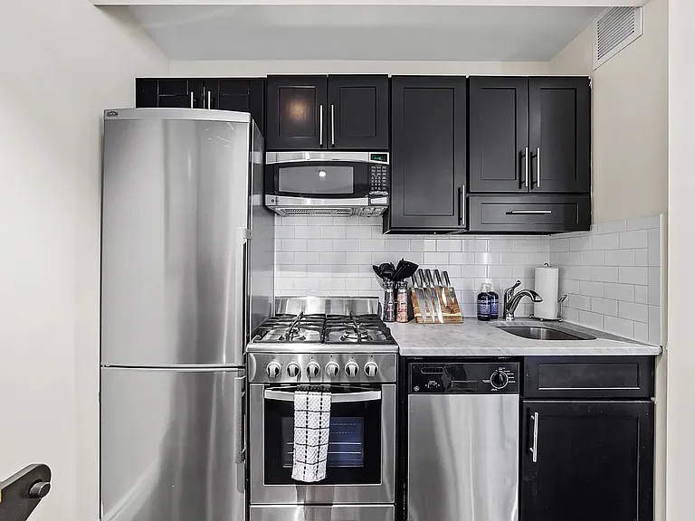 448 W 19th St #2AB — Photo 3