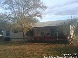 246 Creekview Dr, Floresville, TX 78114