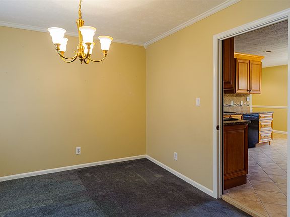 3rd image of 5008 Pineview Ter