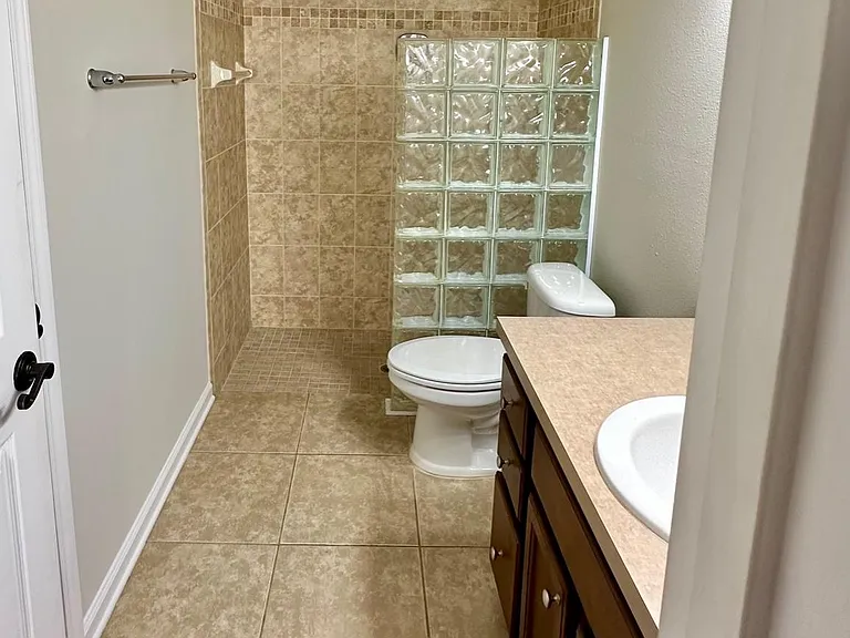 1760 Lake Shore Blvd — Photo 14