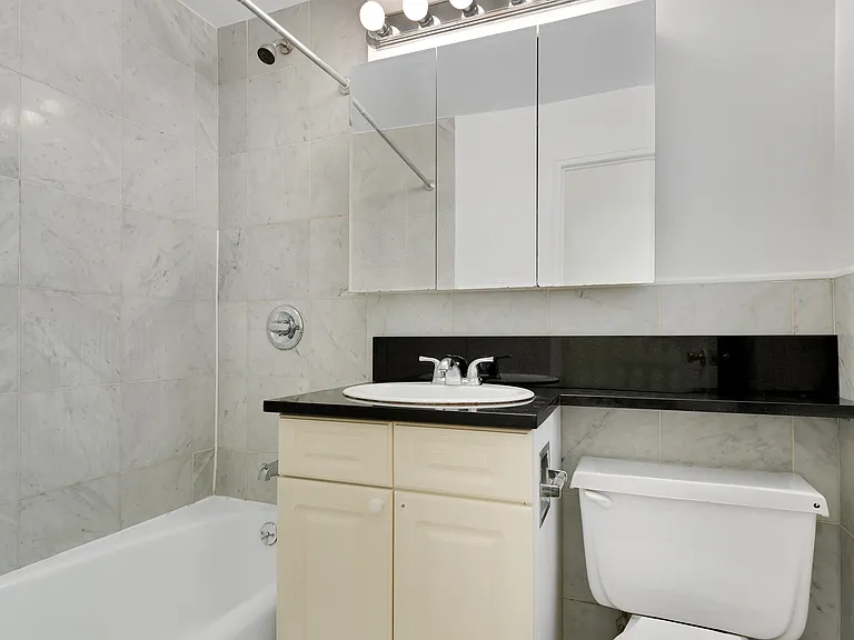 229 E 67th St #5A — Photo 3