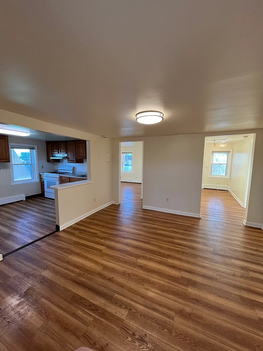 Building Photo - 6 Pleasant St #3