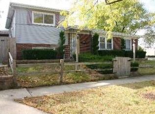 637 N Yale Ave, Villa Park, IL 60181