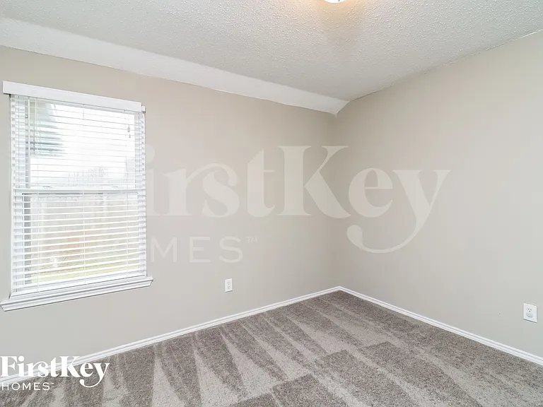 729 Ridge Top Dr — Photo 13