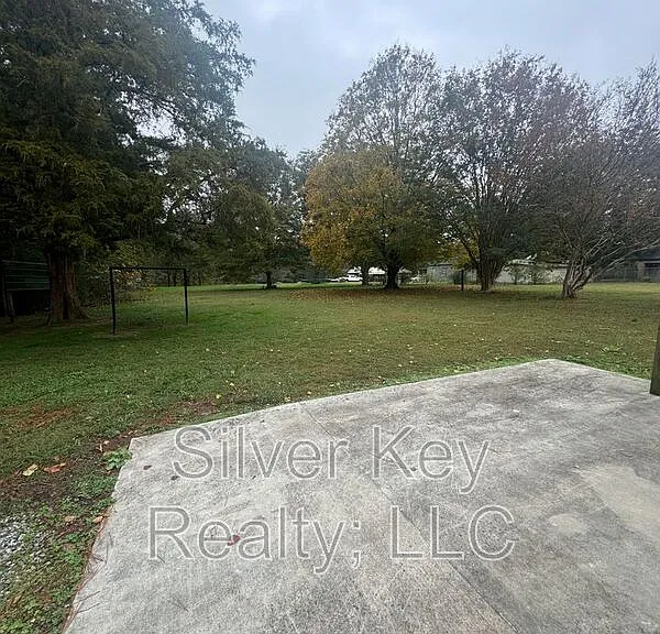 140 Arkansas Ln — Photo 3