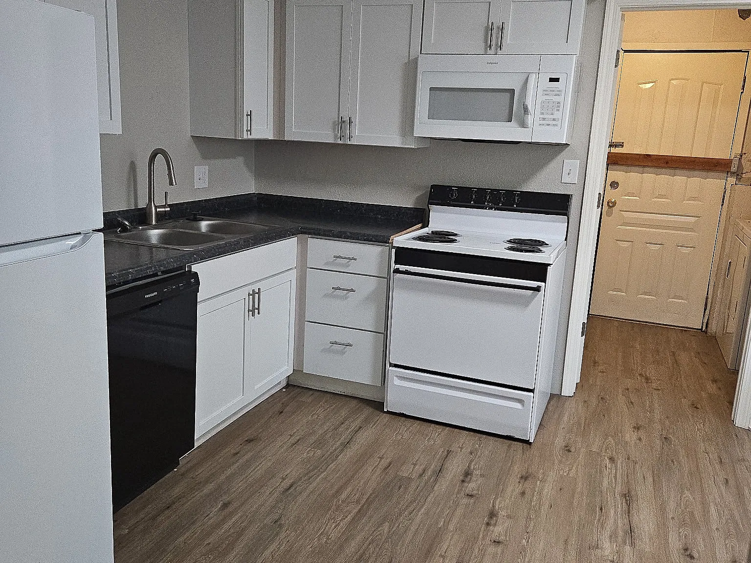 2 bed, 1000 sqft, $1,095 — Photo 4