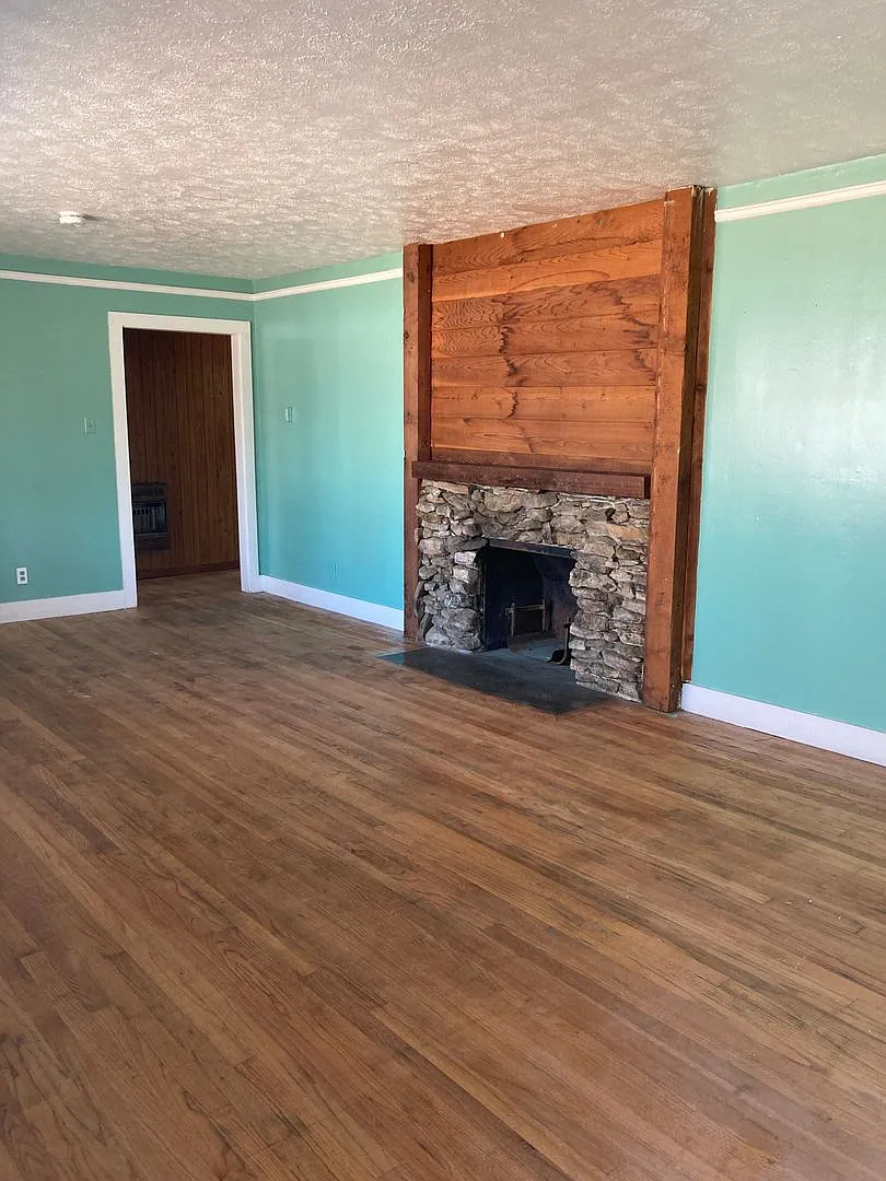Building Photo - 330 W 41st St