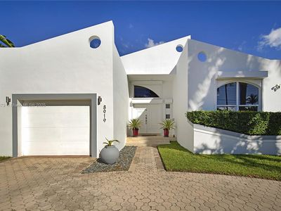 8919 Byron Ave, Surfside, FL, 33154
