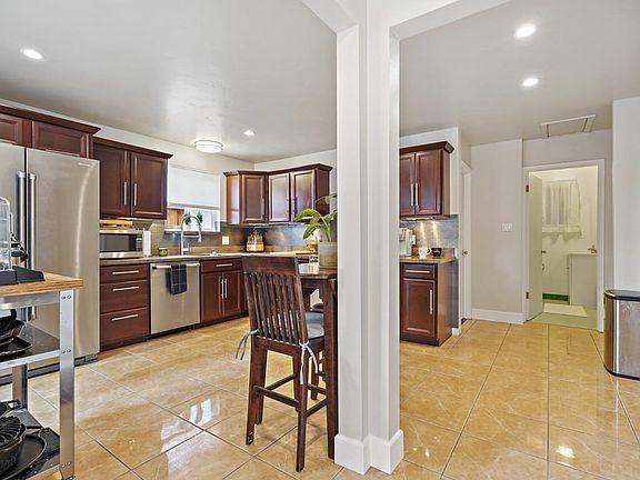 3rd image of 226 Donohoe St