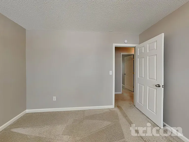 57 Honeysuckle Ct — Photo 11