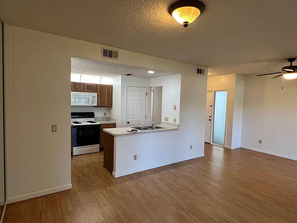 1st image of 17 Navarra Ct #17