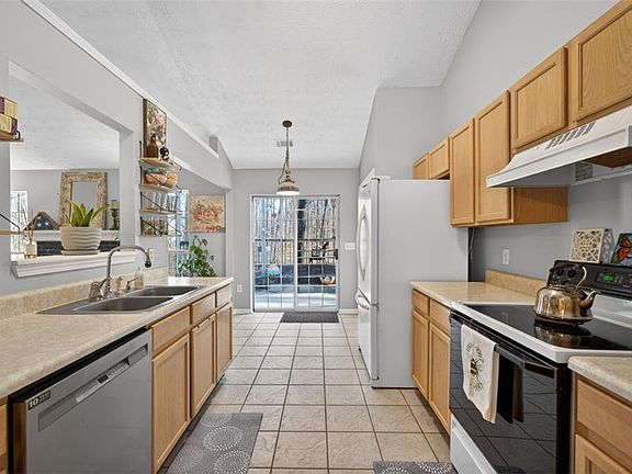 3rd image of 3000 Amber Way