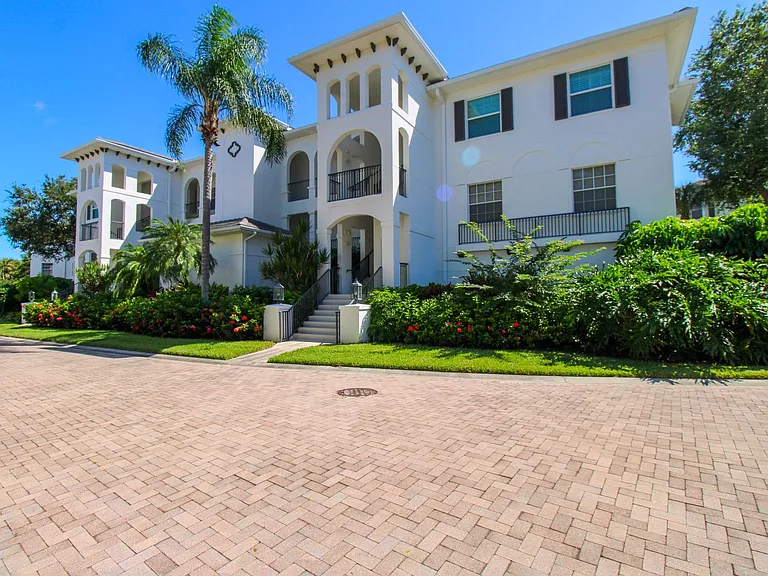825 Bentwater Cir #101 — Photo 2