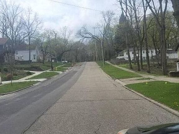 5th image of 1213 Summit Ave
