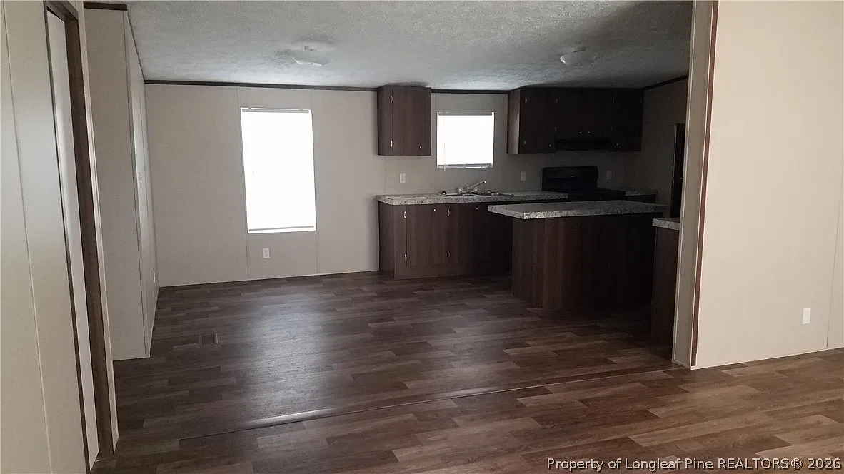 3 bed, 2.0 bath, 1300 sqft, $1,295 — Photo 2