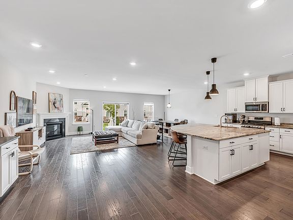 2nd image of 62 Gerhard Pl