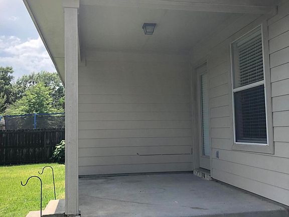 3rd image of 10214 English Manor Dr