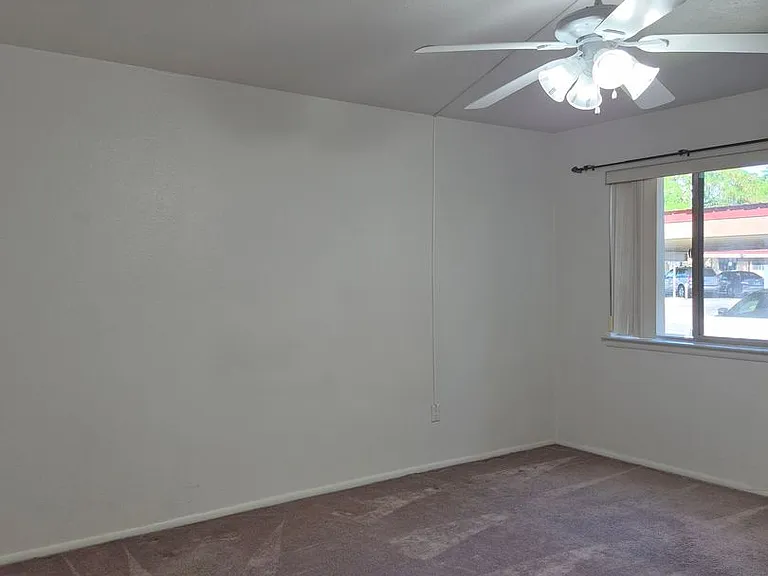 925 Country Club Dr SE #C — Photo 12