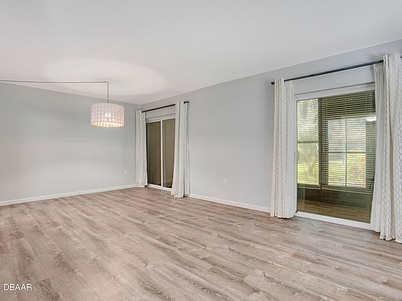 3rd image of 180 Magnolia Woods Ct APT 4A