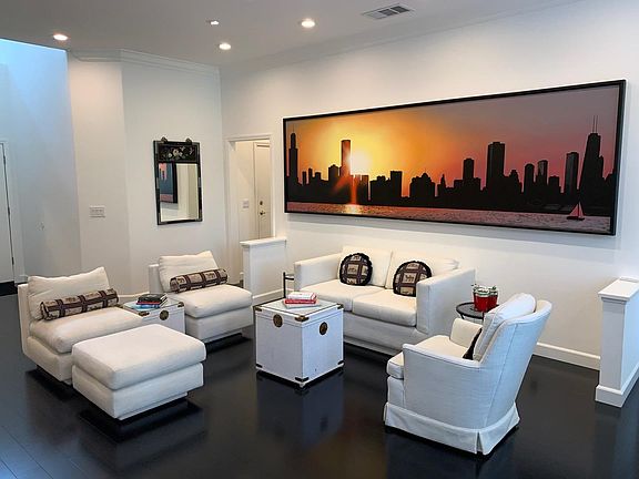 3rd image of 4016 Clubhouse Ct