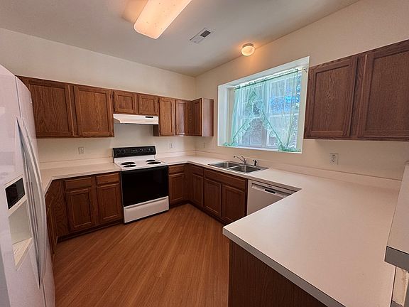 3rd image of 223 Southlake Pl