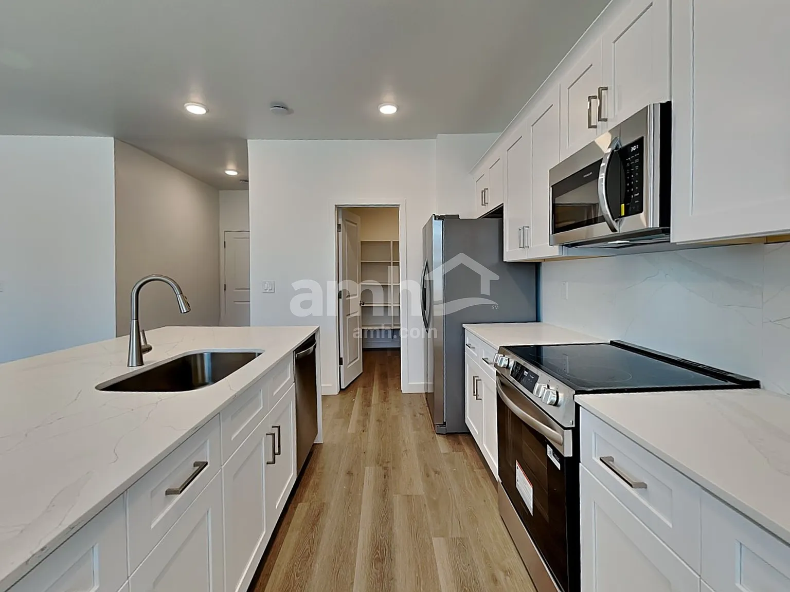 5 bed, 3.0 bath, 2506 sqft, $2,670 — Photo 3