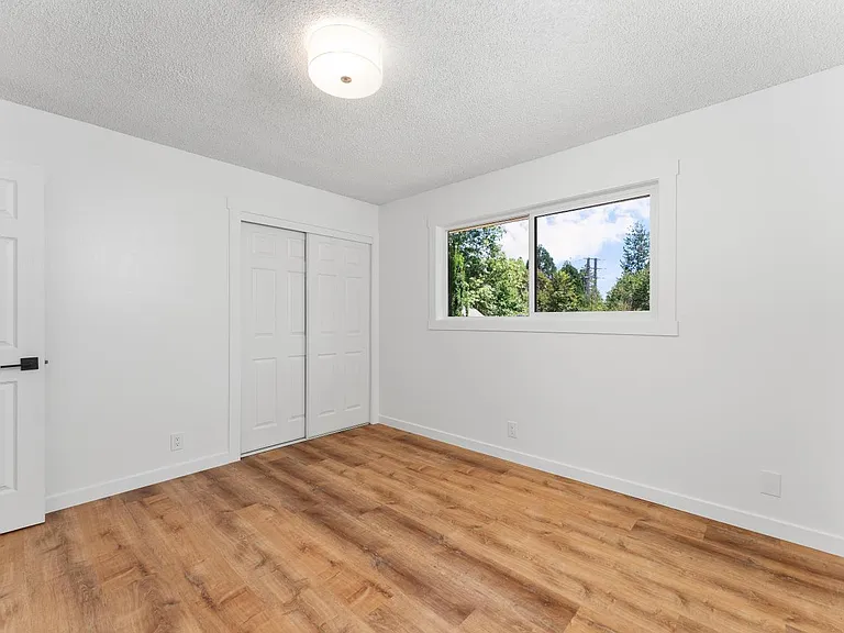 4208 E 17th St — Photo 3