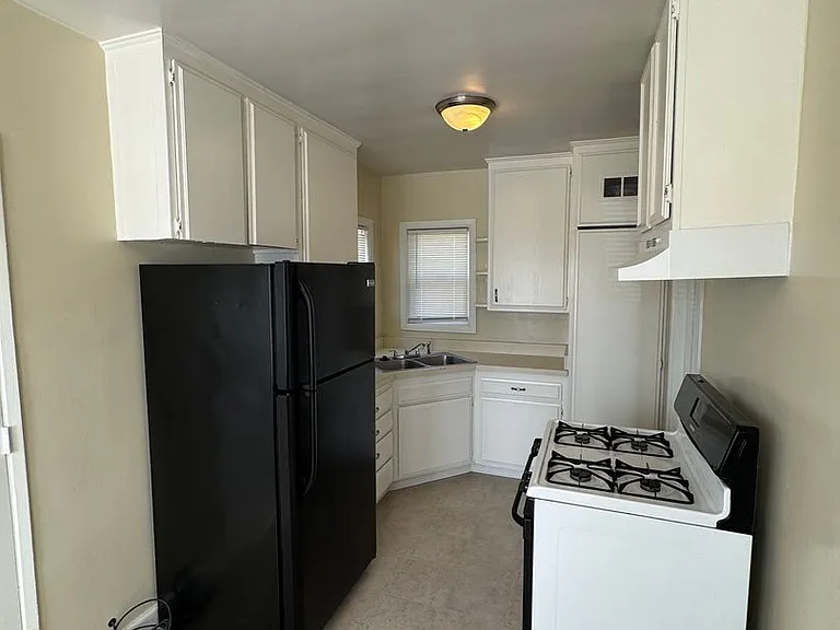 4542 N Lakewood Blvd. — Photo 15