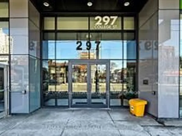 297 College St, Toronto, ON