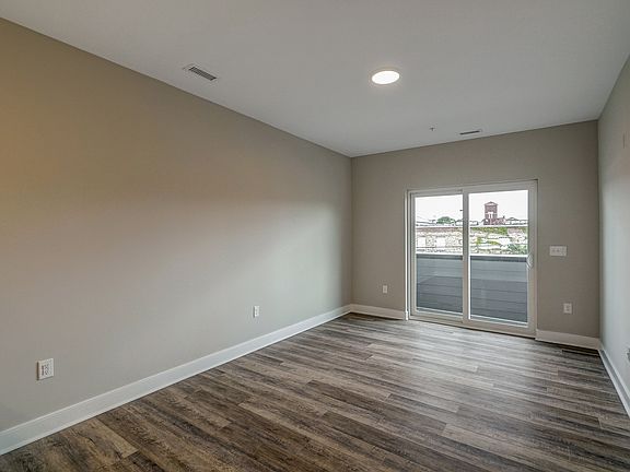 3rd image of 1510 Bainbridge St #205