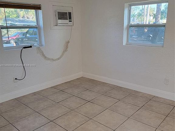 4th image of 528 NW 23rd Ave #1-2