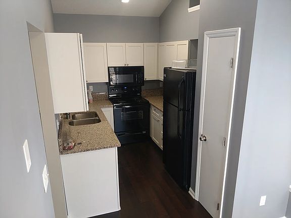 5th image of 4 Pipers Glen Ct