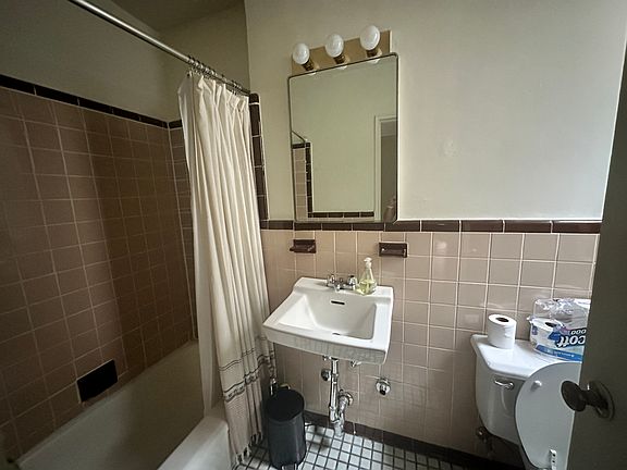 5th image of 128 E 84th St APT 4A
