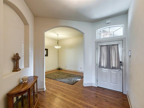 4th image of 2802 Park St
