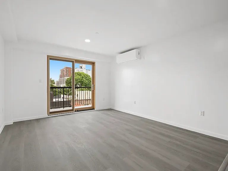 217 9th St #FOURB — Photo 2