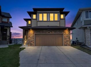 30 W Evansborough Vw NW, Calgary, AB T3P0R2