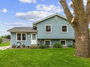 829 Calumett Dr, Cedar Falls, IA 50613