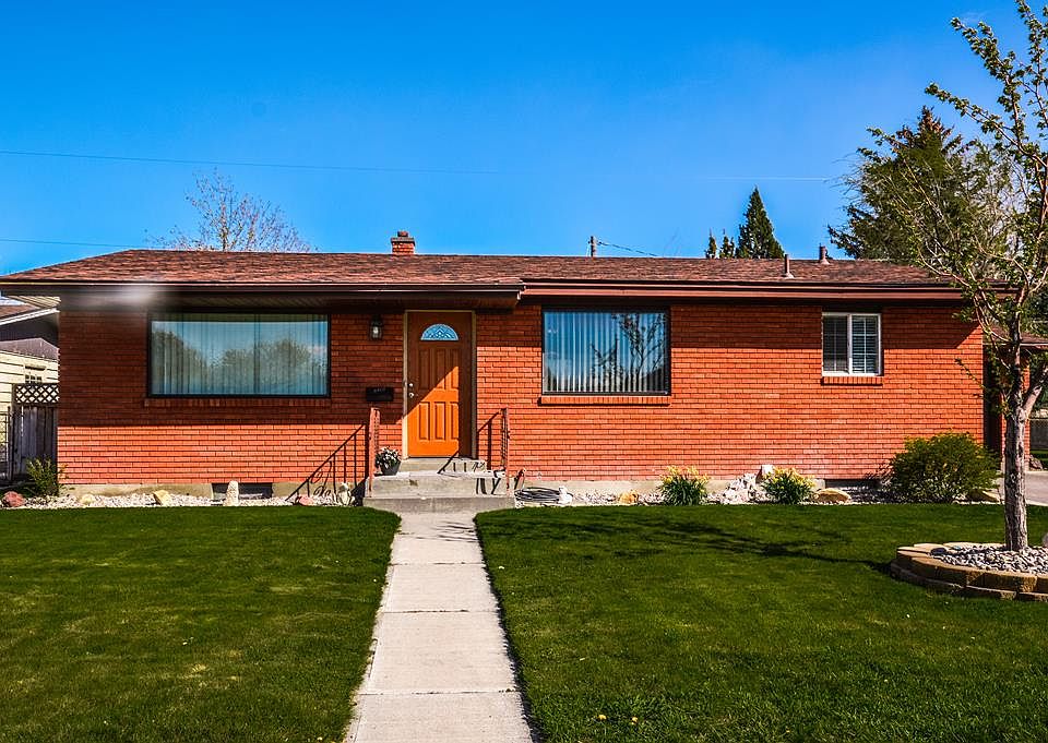 1st image of 315 Lincoln Dr